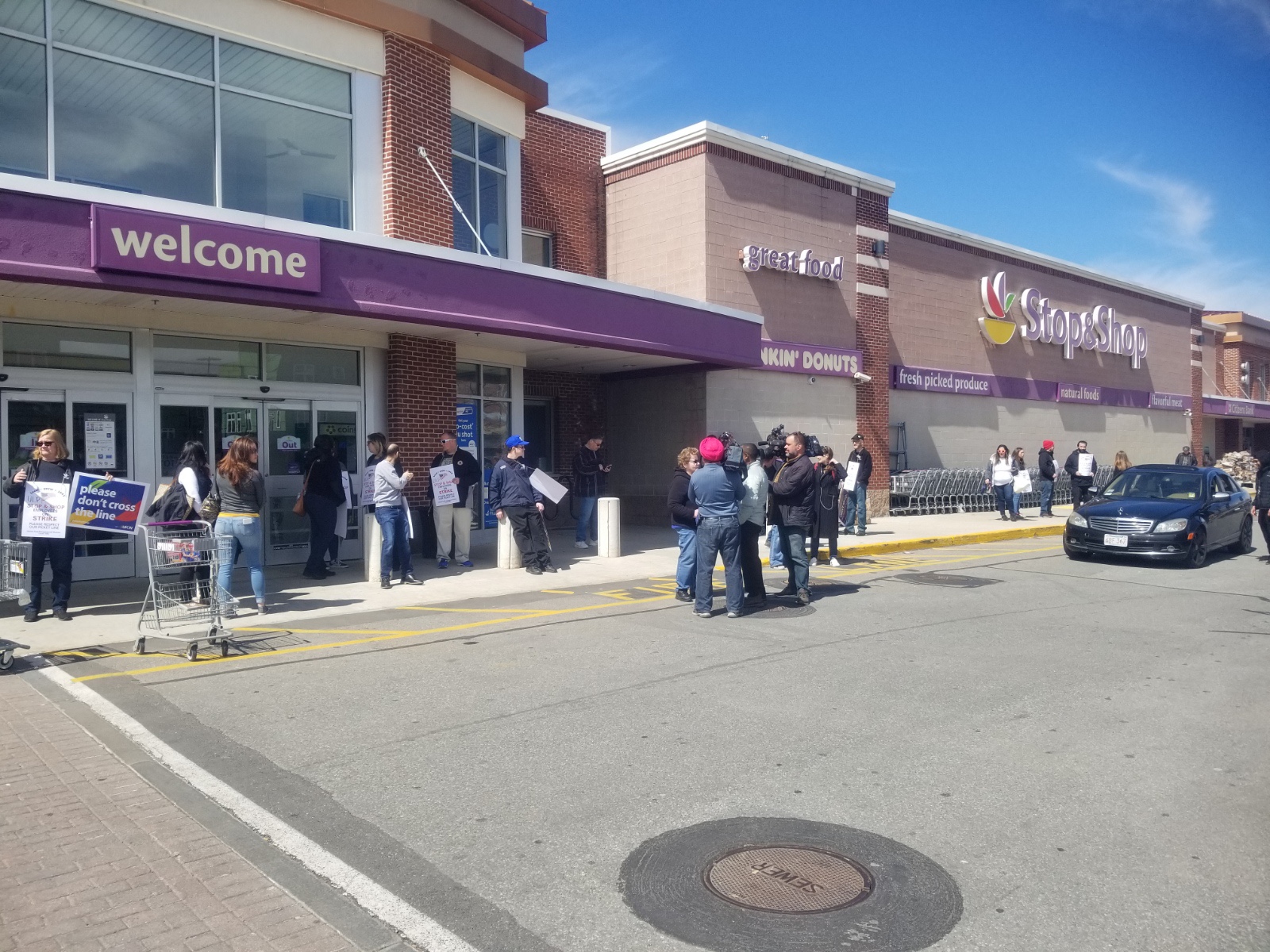 Stop & Shop Employees on Strike The Somerville/Medford News Weekly